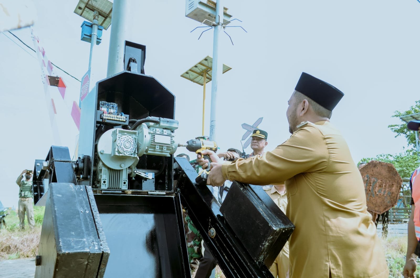 Cegah Kecelakaan Pemkab Gresik Inisiatif Pasang Palang Pintu Kereta