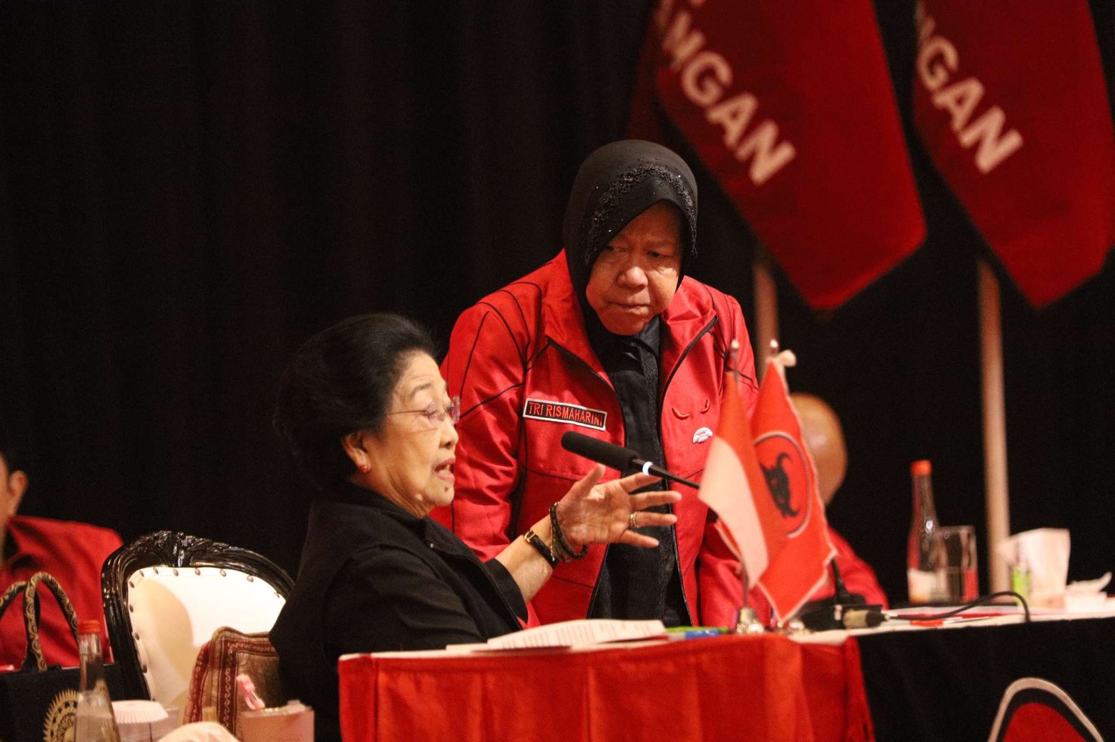 Megawati Soekarnoputeri bersama Tri Rismaini