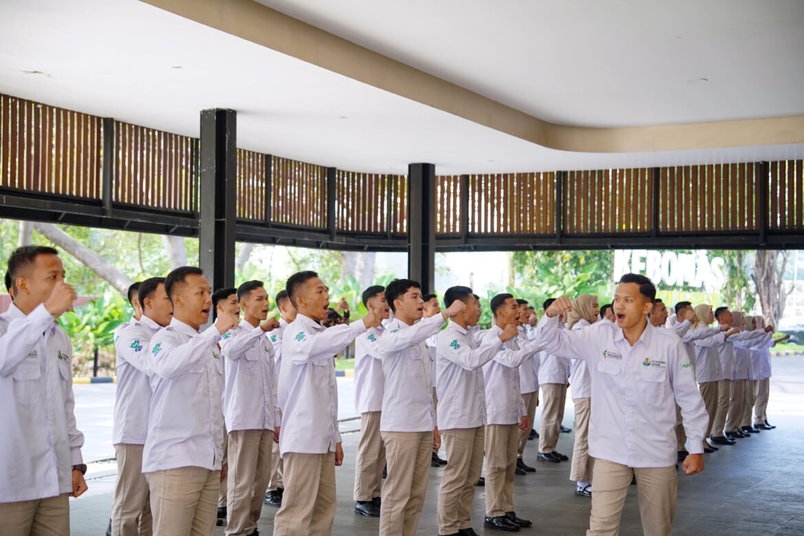 Para Taruna Makmur Petrokimia Gresik pada Seremoni Pelepasan Taruna Makmur Batch VII di Gresik (1)